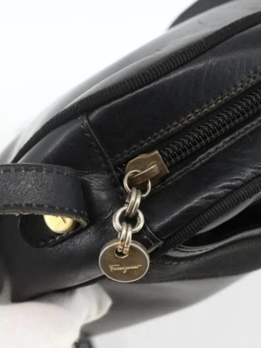 Salvatore Ferragamo Vala Shoulder Bag Leather Black Gold Auth BA11345